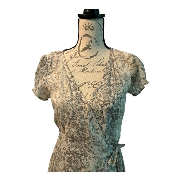ABERCROMBIE & FITCH wrap dress, animal print, size small. Fully lined. - Picture 6 of 8